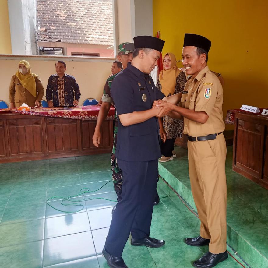 SK Bupati Tuban, Tunjuk Kasi Pemerintah Kecamatan Jadi Penjabat desa Sumurgung